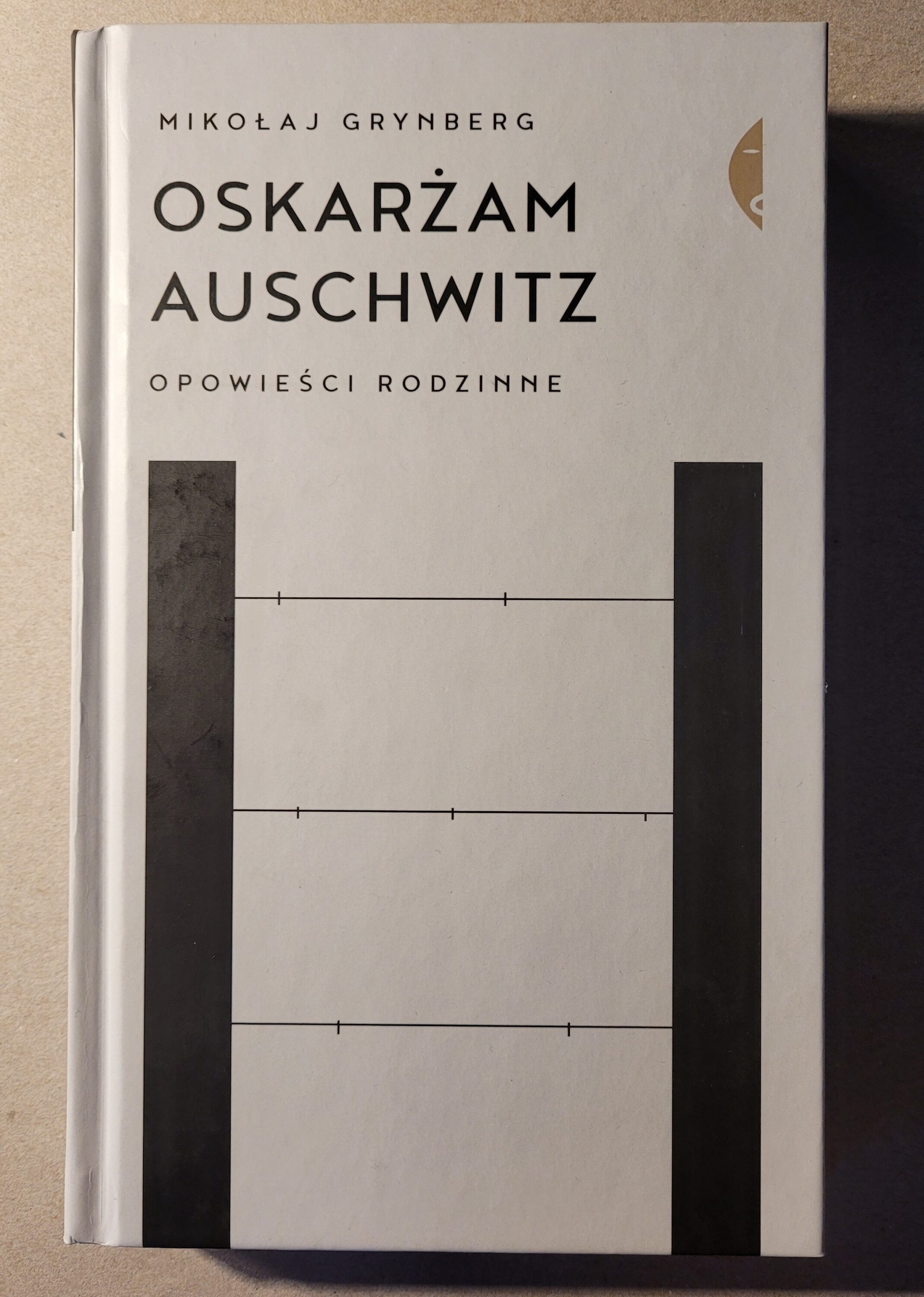 “Oskarżam Auschwitz. Opowieści rodzinne”